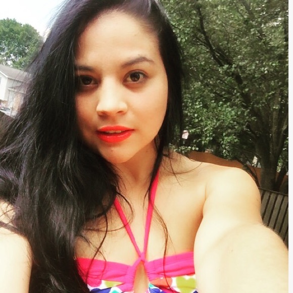 Meet your Posher, Jennifer - Picture 1 of 1